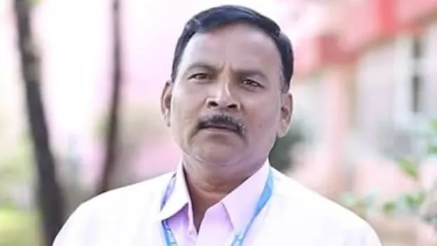 നീറ്റ് ചോദ്യപേപ്പർ ചോർച്ച; മുഖ്യ സൂത്രധാരൻ അറസ്റ്റിൽ, പിടിയിലായത് പരീക്ഷാ നടത്തിപ്പ് ചുമതലയുണ്ടായിരുന്ന കെമിസ്ട്രി പ്രൊഫസർ നീറ്റ് ചോദ്യപേപ്പർ ചോർച്ച; മുഖ്യ സൂത്രധാരൻ അറസ്റ്റിൽ, പിടിയിലായത് പരീക്ഷാ നടത്തിപ്പ് ചുമതലയുണ്ടായിരുന്ന കെമിസ്ട്രി പ്രൊഫസർ