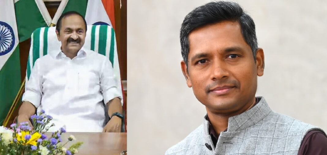 ഡോ. രത്തന് യു ഖേല്ക്കര് മുഖ്യമന്ത്രിയുടെ സെക്രട്ടറി ഡോ. രത്തന് യു ഖേല്ക്കര് മുഖ്യമന്ത്രിയുടെ സെക്രട്ടറി