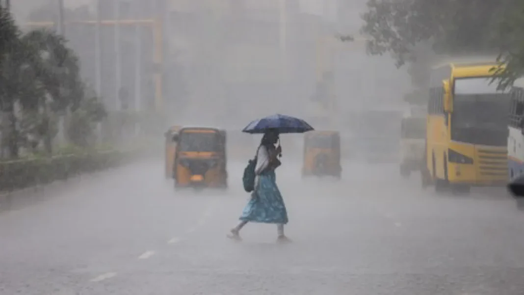 കുടയെടുക്കാൻ മറക്കണ്ട; മഴയ്ക്കൊപ്പം ശക്തമായ കാറ്റിനും ഇടിമിന്നലിനും സാധ്യത, ഇന്ന് ആറ് ജില്ലകളിൽ യെല്ലോ അലർട്ട് കുടയെടുക്കാൻ മറക്കണ്ട; മഴയ്ക്കൊപ്പം ശക്തമായ കാറ്റിനും ഇടിമിന്നലിനും സാധ്യത, ഇന്ന് ആറ് ജില്ലകളിൽ യെല്ലോ അലർട്ട്