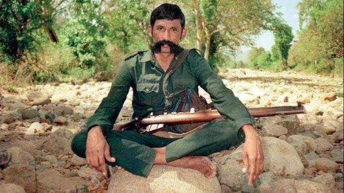 വീരപ്പൻ വേട്ട: എസ്ടിഎഫ് അംഗങ്ങൾക്ക് പാരിതോഷികം നൽകാൻ കർണാടക ഹൈക്കോടതി ഉത്തരവ് വീരപ്പൻ വേട്ട: എസ്ടിഎഫ് അംഗങ്ങൾക്ക് പാരിതോഷികം നൽകാൻ കർണാടക ഹൈക്കോടതി ഉത്തരവ്