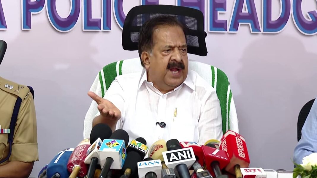 ‘ഓപ്പറേഷന് തുഫാന് ദ നര്ക്കോ ഹണ്ട്’; ജൂണ് ഒന്ന് മുതല് ലഹരിക്കെതിരെ പദ്ധതി ആരംഭിക്കുമെന്ന് രമേശ് ചെന്നിത്തല ‘ഓപ്പറേഷന് തുഫാന് ദ നര്ക്കോ ഹണ്ട്’; ജൂണ് ഒന്ന് മുതല് ലഹരിക്കെതിരെ പദ്ധതി ആരംഭിക്കുമെന്ന് രമേശ് ചെന്നിത്തല