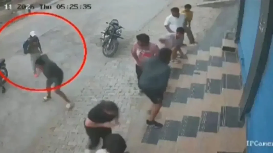 ബൈക്കിലെത്തിയ സംഘം ജിം ഉടമയെ വെടിവെച്ചുകൊന്നു ബൈക്കിലെത്തിയ സംഘം ജിം ഉടമയെ വെടിവെച്ചുകൊന്നു