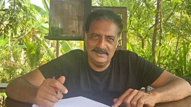 ധര്മസ്ഥല വെളിപ്പെടുത്തല്: സമ്മർദം ചെലുത്തിയെന്ന പ്രതിയുടെ ആരോപണം തള്ളി പ്രകാശ് രാജ്, അഭ്യൂഹപ്രചാരണത്തിലും കെട്ടുകഥകളിലും വിശ്വസിക്കരുതെന്ന് നടന് ധര്മസ്ഥല വെളിപ്പെടുത്തല്: സമ്മർദം ചെലുത്തിയെന്ന പ്രതിയുടെ ആരോപണം തള്ളി പ്രകാശ് രാജ്, അഭ്യൂഹപ്രചാരണത്തിലും കെട്ടുകഥകളിലും വിശ്വസിക്കരുതെന്ന് നടന്