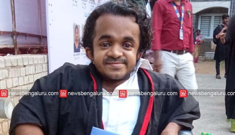 മുച്ചക്ര സ്കൂട്ടറിൽ കാറിടിച്ചു അപകടം; ഭിന്നശേഷിക്കാരനായ മലയാളി യുവാവ് മരിച്ചു മുച്ചക്ര സ്കൂട്ടറിൽ കാറിടിച്ചു അപകടം; ഭിന്നശേഷിക്കാരനായ മലയാളി യുവാവ് മരിച്ചു