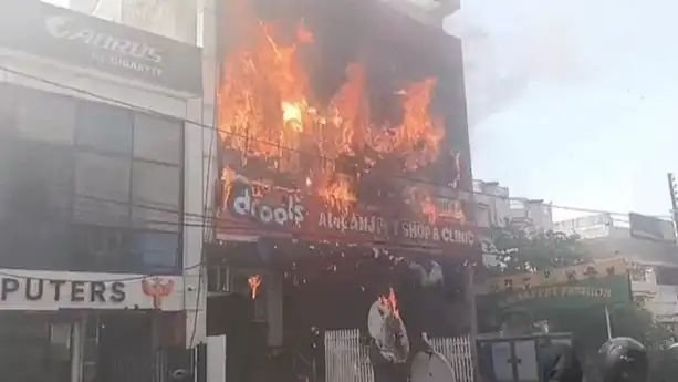 ലക്നോവിലെ കോച്ചിംഗ് സെന്ററില് തീപിടിത്തം; 14 പേര്ക്ക് ദാരുണാന്ത്യം ലക്നോവിലെ കോച്ചിംഗ് സെന്ററില് തീപിടിത്തം; 14 പേര്ക്ക് ദാരുണാന്ത്യം