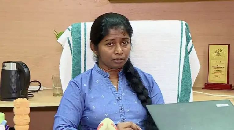 ആരോഗ്യവകുപ്പിന് തിരിച്ചടി; ഡിഎച്ച്എസിന്റെ സ്ഥലംമാറ്റത്തിന് സ്റ്റേ ആരോഗ്യവകുപ്പിന് തിരിച്ചടി; ഡിഎച്ച്എസിന്റെ സ്ഥലംമാറ്റത്തിന് സ്റ്റേ