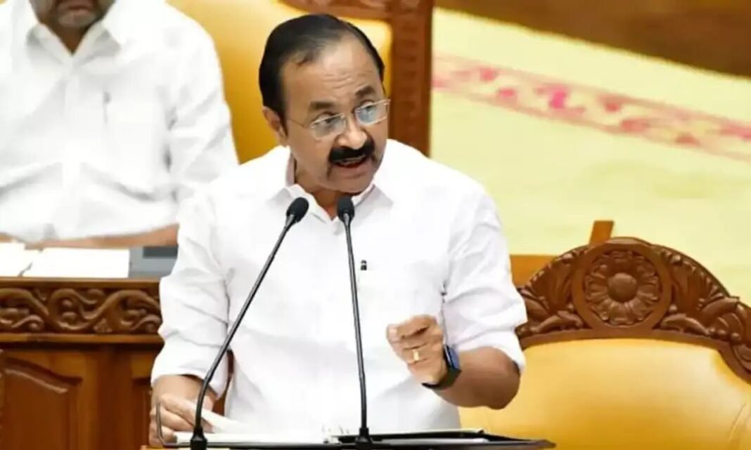 എല്ലാ കുടുംബങ്ങള്ക്കും 25 ലക്ഷം രൂപയുടെ സൗജന്യ ഉമ്മൻചാണ്ടി ആരോഗ്യ ഇൻഷുറൻസ് പദ്ധതി എല്ലാ കുടുംബങ്ങള്ക്കും 25 ലക്ഷം രൂപയുടെ സൗജന്യ ഉമ്മൻചാണ്ടി ആരോഗ്യ ഇൻഷുറൻസ് പദ്ധതി