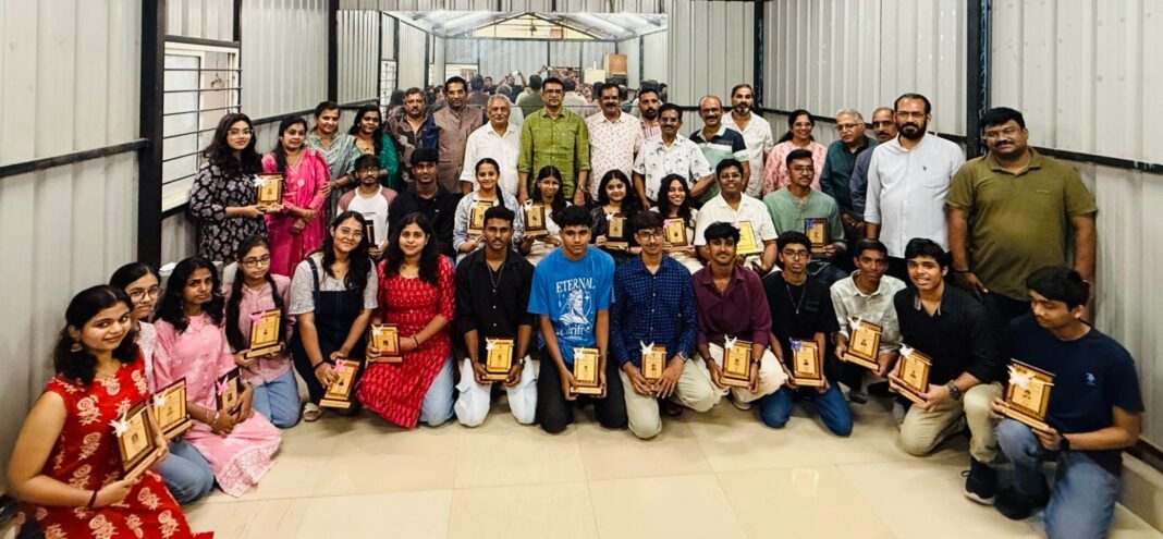 കേരളസമാജം യുവപ്രതിഭകളെ അനുമോദിച്ചു കേരളസമാജം യുവപ്രതിഭകളെ അനുമോദിച്ചു
