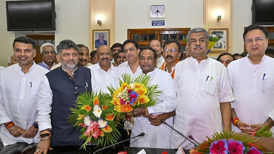 ബിജെപി പുറത്താക്കിയ എംഎല്എമാരും സ്വതന്ത്രരും പിന്തുണച്ചു; കർണാടക നിയമസഭ കൗൺസിൽ തിരഞ്ഞെടുപ്പിൽ ഏഴിൽ അഞ്ചും സീറ്റ് നേടി കോണ്ഗ്രസ് ബിജെപി പുറത്താക്കിയ എംഎല്എമാരും സ്വതന്ത്രരും പിന്തുണച്ചു; കർണാടക നിയമസഭ കൗൺസിൽ തിരഞ്ഞെടുപ്പിൽ ഏഴിൽ അഞ്ചും സീറ്റ് നേടി കോണ്ഗ്രസ്