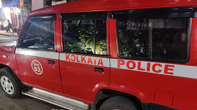 ബംഗാളിൽ മലയാളിയെ കള്ളനെന്ന് സംശയിച്ച് കൂട്ടം ചേർന്ന് മർദ്ദിച്ച് കൊന്നു; 7 പേര് അറസ്റ്റില് ബംഗാളിൽ മലയാളിയെ കള്ളനെന്ന് സംശയിച്ച് കൂട്ടം ചേർന്ന് മർദ്ദിച്ച് കൊന്നു; 7 പേര് അറസ്റ്റില്