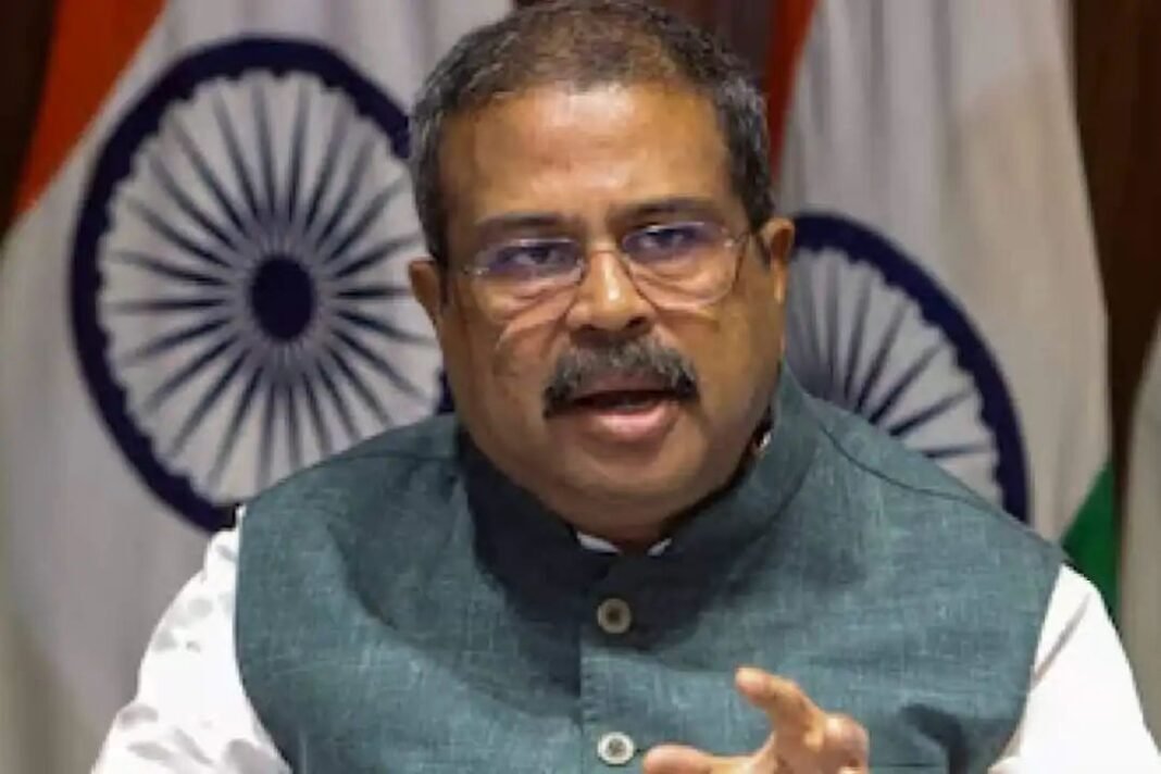 ‘രാഹുല് ഗാന്ധി വിദ്യാര്ഥികളെ രാഷ്ട്രീയ ആയുധമാക്കുന്നു’; കേന്ദ്ര വിദ്യാഭ്യാസ മന്ത്രി ധര്മേന്ദ്ര പ്രധാന് ‘രാഹുല് ഗാന്ധി വിദ്യാര്ഥികളെ രാഷ്ട്രീയ ആയുധമാക്കുന്നു’; കേന്ദ്ര വിദ്യാഭ്യാസ മന്ത്രി ധര്മേന്ദ്ര പ്രധാന്