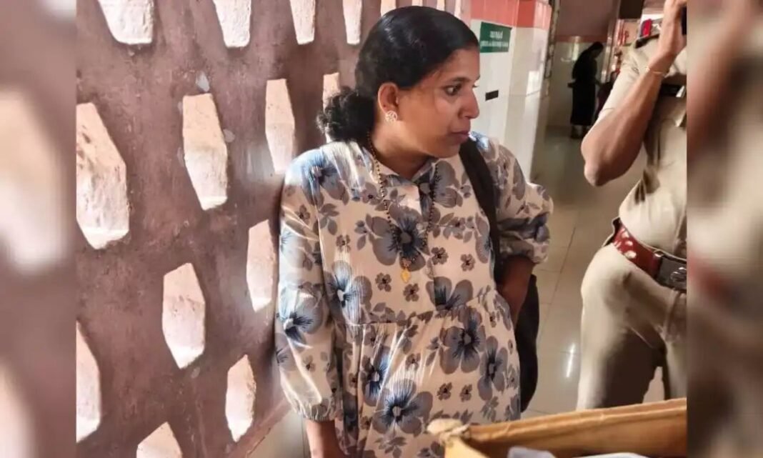 കോഴിക്കോട് മെഡിക്കല് കോളേജില് രോഗിയുടെ കൂട്ടിരിപ്പുകാരിയില് നിന്ന് ഹാഷിഷ് ഓയില് പിടികൂടി കോഴിക്കോട് മെഡിക്കല് കോളേജില് രോഗിയുടെ കൂട്ടിരിപ്പുകാരിയില് നിന്ന് ഹാഷിഷ് ഓയില് പിടികൂടി