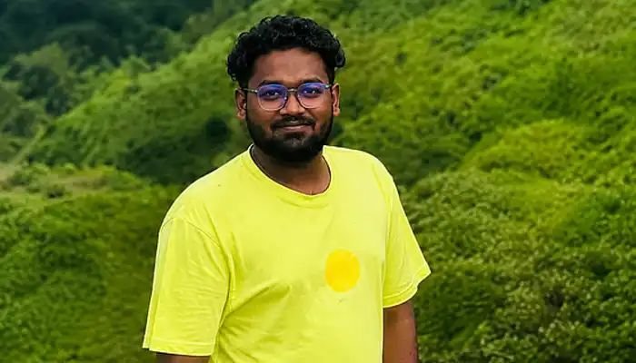 ഇടുക്കി കൊളുക്കുമലയില് വിനോദസഞ്ചാരി കൊക്കയിലേക്ക് വീണു ഇടുക്കി കൊളുക്കുമലയില് വിനോദസഞ്ചാരി കൊക്കയിലേക്ക് വീണു