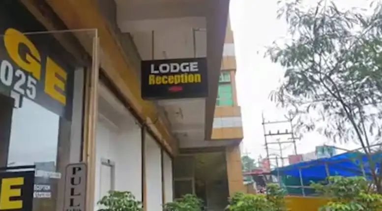 തൃശൂരിലെ ലോഡ്ജില് പ്രസവത്തെ തുടര്ന്ന് യുവതിയും കുഞ്ഞും മരിച്ച സംഭവം; പോസ്റ്റ്മോര്ട്ടം റിപ്പോര്ട്ട് പുറത്ത് തൃശൂരിലെ ലോഡ്ജില് പ്രസവത്തെ തുടര്ന്ന് യുവതിയും കുഞ്ഞും മരിച്ച സംഭവം; പോസ്റ്റ്മോര്ട്ടം റിപ്പോര്ട്ട് പുറത്ത്