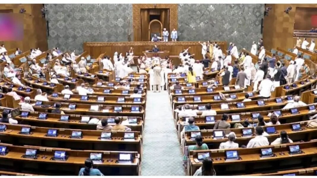 ചോദ്യപേപ്പര് ചോര്ച്ചയില് കടുത്ത ശിക്ഷ; പരീക്ഷാ നിയമഭേദഗതി ബില് ലോക്സഭ പാസാക്കി ചോദ്യപേപ്പര് ചോര്ച്ചയില് കടുത്ത ശിക്ഷ; പരീക്ഷാ നിയമഭേദഗതി ബില് ലോക്സഭ പാസാക്കി