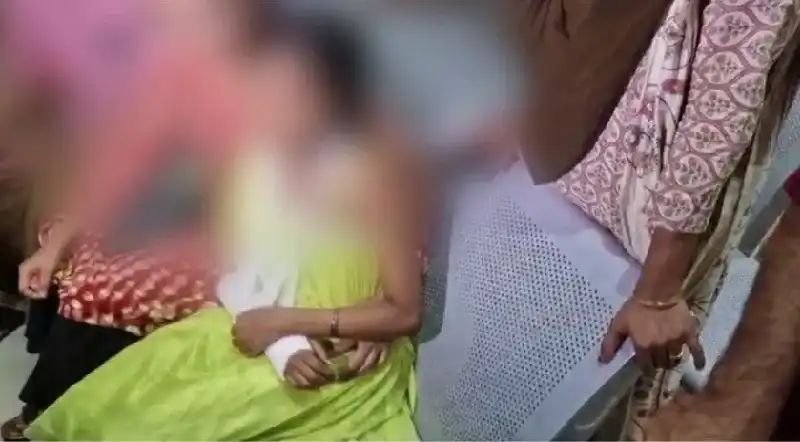 മലപ്പുറത്ത് അഞ്ചാം ക്ലാസുകാരിയുടെ കൈ തല്ലിയൊടിച്ചെന്ന പരാതി; അധ്യാപകനെതിരെ കേസെടുത്തു മലപ്പുറത്ത് അഞ്ചാം ക്ലാസുകാരിയുടെ കൈ തല്ലിയൊടിച്ചെന്ന പരാതി; അധ്യാപകനെതിരെ കേസെടുത്തു