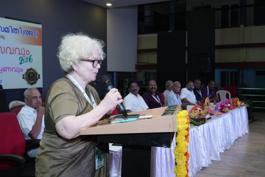 ‘ഒരു രേഖയും രേഖയല്ലെന്ന് പറയുന്ന മണ്ണിലാണ് നാമിന്ന് ജീവിക്കുന്നത്’- സാറാ ജോസഫ് ‘ഒരു രേഖയും രേഖയല്ലെന്ന് പറയുന്ന മണ്ണിലാണ് നാമിന്ന് ജീവിക്കുന്നത്’- സാറാ ജോസഫ്