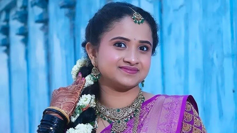 നവവധുവായ അധ്യാപിക ആത്മഹത്യ ചെയ്തു; സ്ത്രീധന പീഡനം ആരോപിച്ച് കുടുംബം നവവധുവായ അധ്യാപിക ആത്മഹത്യ ചെയ്തു; സ്ത്രീധന പീഡനം ആരോപിച്ച് കുടുംബം