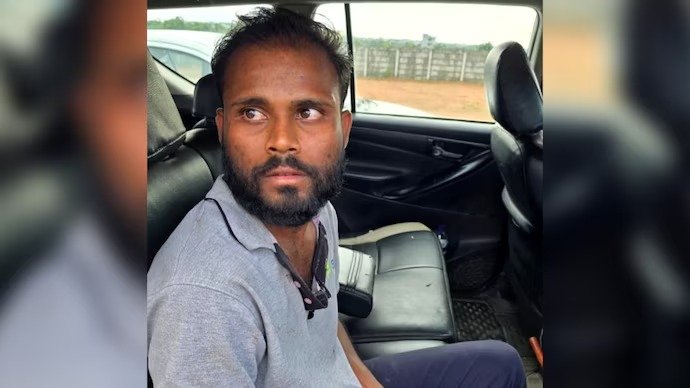 വിമാനത്താവളത്തിലേക്കുള്ള യാത്രയ്ക്കിടെ കാബിൻക്രൂ അംഗമായ യുവതിയെ കാറിൽവെച്ച് പീഡിപ്പിച്ചു; കാബ് ഡ്രൈവർ പിടിയിൽ വിമാനത്താവളത്തിലേക്കുള്ള യാത്രയ്ക്കിടെ കാബിൻക്രൂ അംഗമായ യുവതിയെ കാറിൽവെച്ച് പീഡിപ്പിച്ചു; കാബ് ഡ്രൈവർ പിടിയിൽ