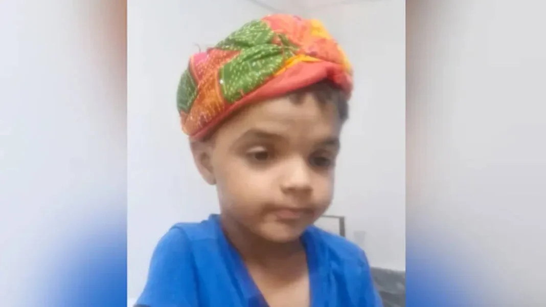 നോയിഡയിൽ 15 അടി താഴ്ചയുള്ള കുഴിയിൽ വീണ് ആറുവയസ്സുകാരന് ദാരുണാന്ത്യം നോയിഡയിൽ 15 അടി താഴ്ചയുള്ള കുഴിയിൽ വീണ് ആറുവയസ്സുകാരന് ദാരുണാന്ത്യം