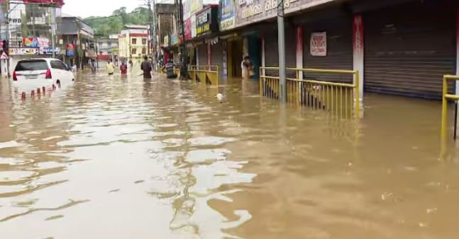 മഴ ശക്തം; ഡാമുകൾ തുറന്നു, പല ജില്ലകളിലും വെള്ളക്കെട്ടും മണ്ണിടിച്ചിലും മഴ ശക്തം; ഡാമുകൾ തുറന്നു, പല ജില്ലകളിലും വെള്ളക്കെട്ടും മണ്ണിടിച്ചിലും