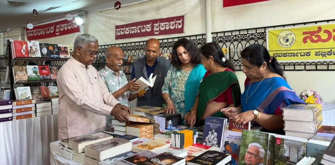 വായനയുടെയും കലയുടെയും വസന്തോത്സവം: ബുക്ക് ബ്രഹ്മ പുസ്തകമേളയ്ക്കും കലാവിപണിക്കും തുടക്കമായി വായനയുടെയും കലയുടെയും വസന്തോത്സവം: ബുക്ക് ബ്രഹ്മ പുസ്തകമേളയ്ക്കും കലാവിപണിക്കും തുടക്കമായി