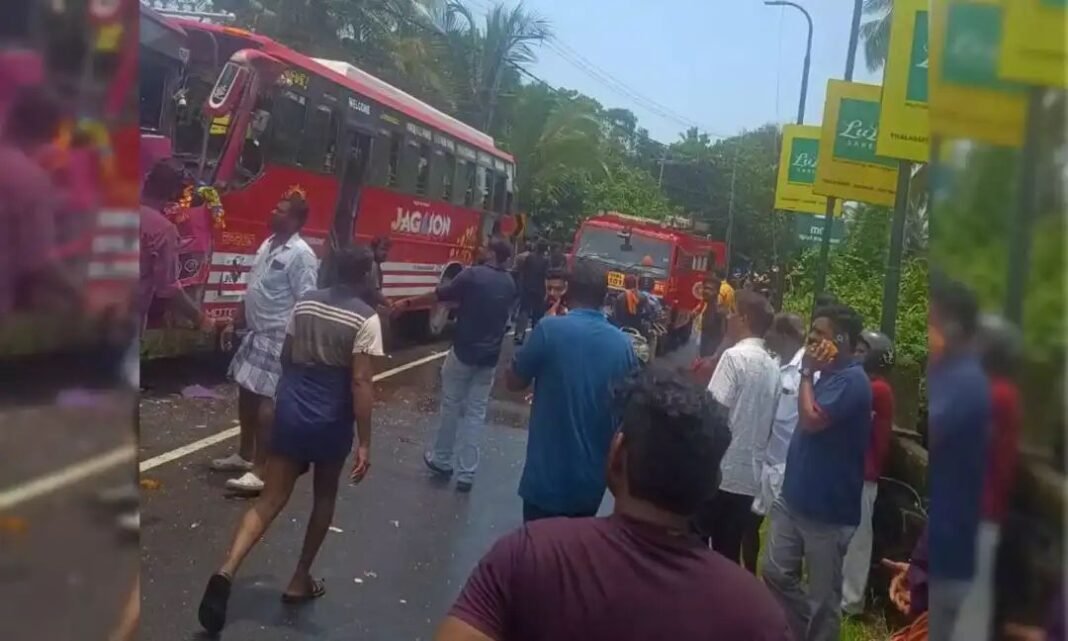കണ്ണൂരില് സ്വകാര്യ ബസുകള് തമ്മില് കൂട്ടിയിടിച്ച് അപകടം; നിരവധി പേര്ക്ക് പരുക്ക് കണ്ണൂരില് സ്വകാര്യ ബസുകള് തമ്മില് കൂട്ടിയിടിച്ച് അപകടം; നിരവധി പേര്ക്ക് പരുക്ക്