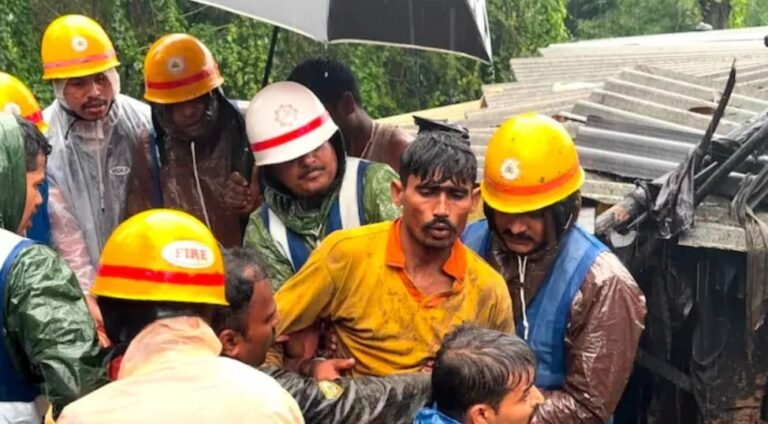 കർണാടകയിൽ കനത്ത മഴ; ശിവമൊഗ്ഗയിൽ മണ്ണിടിച്ചിലിൽ ദമ്പതികളും മൂന്ന് വയസ്സുകാരനും മരിച്ചു കർണാടകയിൽ കനത്ത മഴ; ശിവമൊഗ്ഗയിൽ മണ്ണിടിച്ചിലിൽ ദമ്പതികളും മൂന്ന് വയസ്സുകാരനും മരിച്ചു