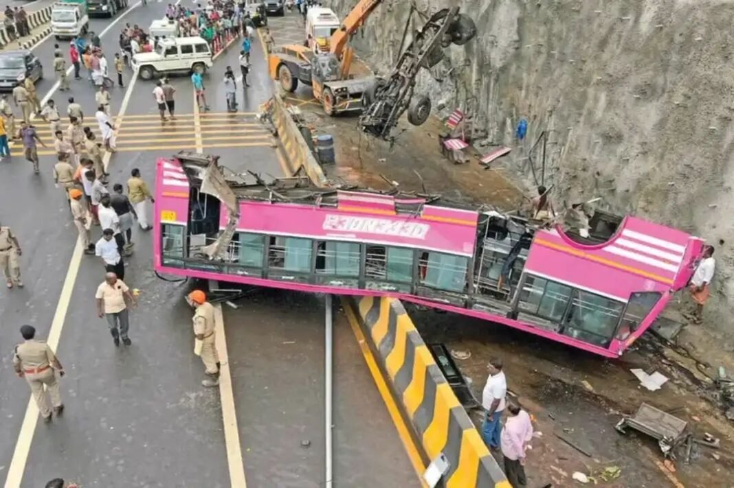 കുറ്റിപ്പുറം ബസ് അപകടത്തിന് കാരണം ഡ്രൈവറുടെ അനാസ്ഥയെന്ന് എം.വി.ഡി റിപ്പോര്ട്ട് കുറ്റിപ്പുറം ബസ് അപകടത്തിന് കാരണം ഡ്രൈവറുടെ അനാസ്ഥയെന്ന് എം.വി.ഡി റിപ്പോര്ട്ട്