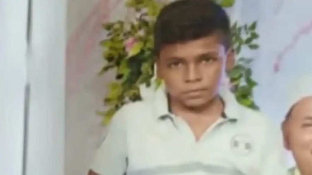 കരുനാഗപ്പള്ളിയില് ഏഴാം ക്ലാസുകാരനെ കാണാതായി; സൈക്കിളും വസ്ത്രവും കായല്ക്കരയില് കരുനാഗപ്പള്ളിയില് ഏഴാം ക്ലാസുകാരനെ കാണാതായി; സൈക്കിളും വസ്ത്രവും കായല്ക്കരയില്