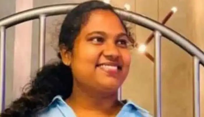 സ്വകാര്യ ആശുപത്രിയിലെ നഴ്സ് ഹോസ്റ്റല് മുറിയില് മരിച്ചനിലയില് സ്വകാര്യ ആശുപത്രിയിലെ നഴ്സ് ഹോസ്റ്റല് മുറിയില് മരിച്ചനിലയില്