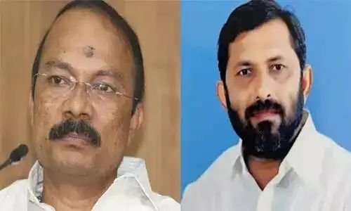 ശബരിമല സ്വര്ണക്കൊള്ള; പി.എസ് പ്രശാന്തിനും അജികുമാറിനും ഉണ്ണികൃഷ്ണന് പോറ്റിയുമായി അടുത്ത ബന്ധമെന്ന് അന്വേഷണ സംഘം ശബരിമല സ്വര്ണക്കൊള്ള; പി.എസ് പ്രശാന്തിനും അജികുമാറിനും ഉണ്ണികൃഷ്ണന് പോറ്റിയുമായി അടുത്ത ബന്ധമെന്ന് അന്വേഷണ സംഘം