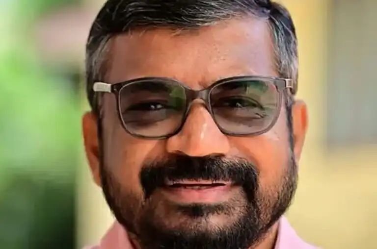 ലേഖന വിവാദം: ദേശാഭിമാനി വാരാന്തപ്പതിപ്പ് മുൻ എഡിറ്റര് കെ.ആര്. അജയൻ രാജിവെച്ചു ലേഖന വിവാദം: ദേശാഭിമാനി വാരാന്തപ്പതിപ്പ് മുൻ എഡിറ്റര് കെ.ആര്. അജയൻ രാജിവെച്ചു