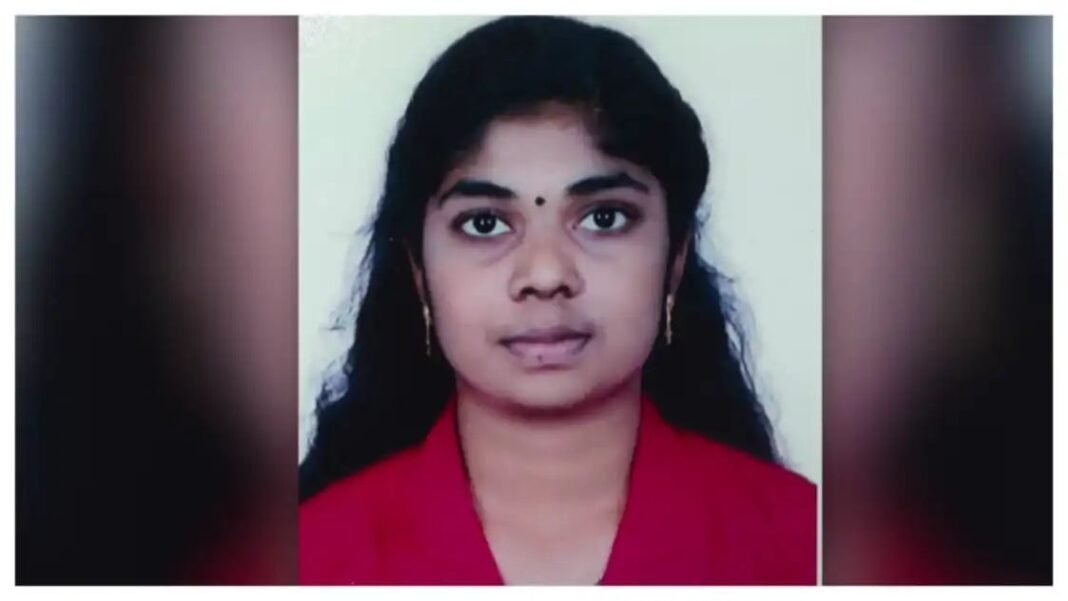 തമിഴ്നാട്ടിലെ സ്വകാര്യ നഴ്സിംഗ് കോളേജ് കെട്ടിടത്തില് നിന്ന് ചാടിയ മലയാളി വിദ്യാര്ഥിനി മരിച്ചു തമിഴ്നാട്ടിലെ സ്വകാര്യ നഴ്സിംഗ് കോളേജ് കെട്ടിടത്തില് നിന്ന് ചാടിയ മലയാളി വിദ്യാര്ഥിനി മരിച്ചു