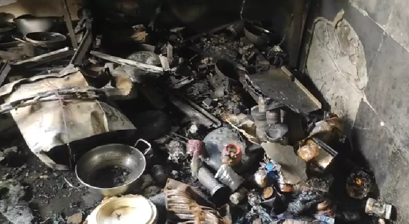 ഭക്ഷണം പാകം ചെയ്യുന്നതിനിടെ ഗ്യാസ് സിലിണ്ടർ പൊട്ടിത്തെറിച്ചു ഭക്ഷണം പാകം ചെയ്യുന്നതിനിടെ ഗ്യാസ് സിലിണ്ടർ പൊട്ടിത്തെറിച്ചു