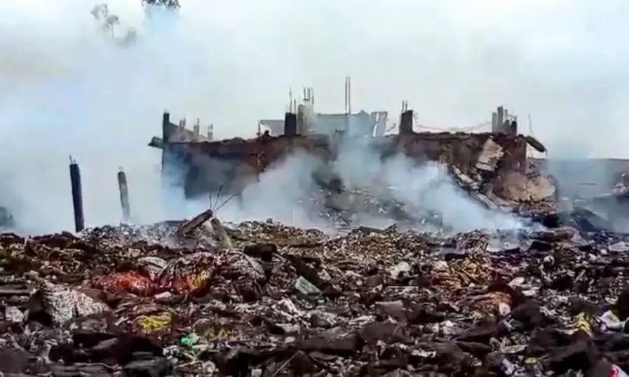 പടക്ക നിര്മാണശാലയില് സ്ഫോടനം; അഞ്ച് പേര് മരിച്ചു പടക്ക നിര്മാണശാലയില് സ്ഫോടനം; അഞ്ച് പേര് മരിച്ചു