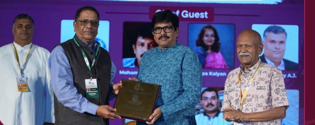 ‘ബുക്ക് ബ്രഹ്മ സാഹിത്യ പുരസ്കാരം–2026’ മുഹമ്മദ് ഖദീർ ബാബുവിന് സമര്പ്പിച്ചു ‘ബുക്ക് ബ്രഹ്മ സാഹിത്യ പുരസ്കാരം–2026’ മുഹമ്മദ് ഖദീർ ബാബുവിന് സമര്പ്പിച്ചു