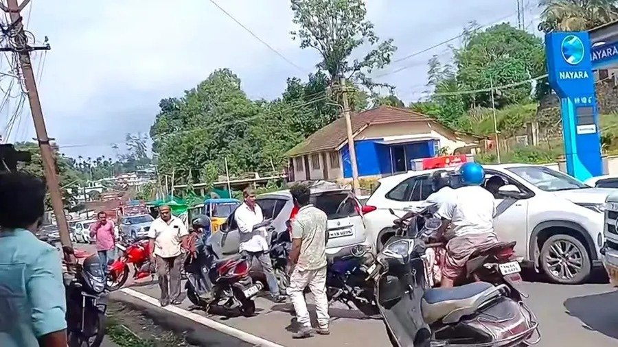 വന്യജീവി ആക്രമണം: ഗൂഡല്ലൂരിൽ 48 മണിക്കൂർ ബന്ദ് തുടങ്ങി വന്യജീവി ആക്രമണം: ഗൂഡല്ലൂരിൽ 48 മണിക്കൂർ ബന്ദ് തുടങ്ങി