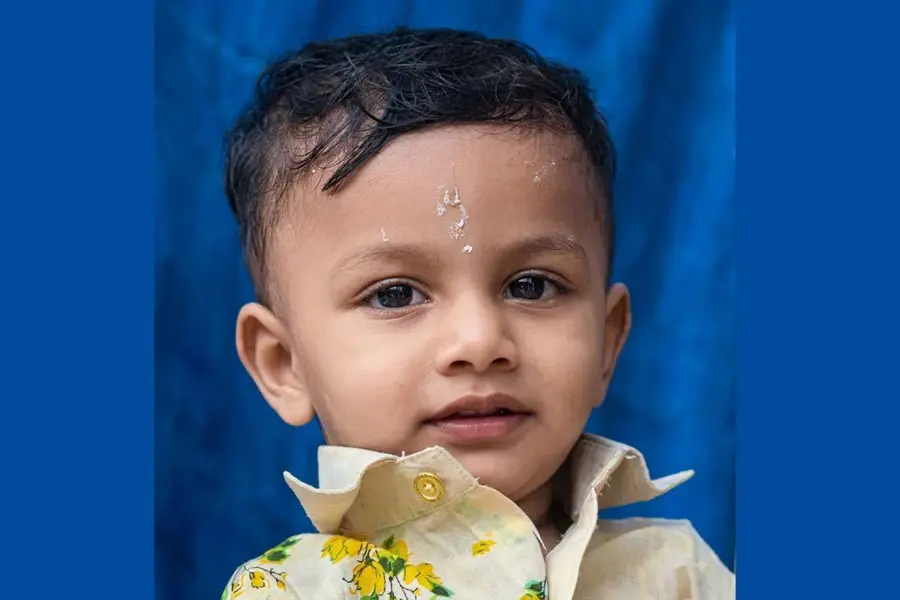 ഒന്നരവയസുകാരൻ മുട്ടിലിഴഞ്ഞ് റെയിൽ പാളത്തിലേക്ക് കയറി; ട്രെയിൻ തട്ടി ദാരുണാന്ത്യം ഒന്നരവയസുകാരൻ മുട്ടിലിഴഞ്ഞ് റെയിൽ പാളത്തിലേക്ക് കയറി; ട്രെയിൻ തട്ടി ദാരുണാന്ത്യം