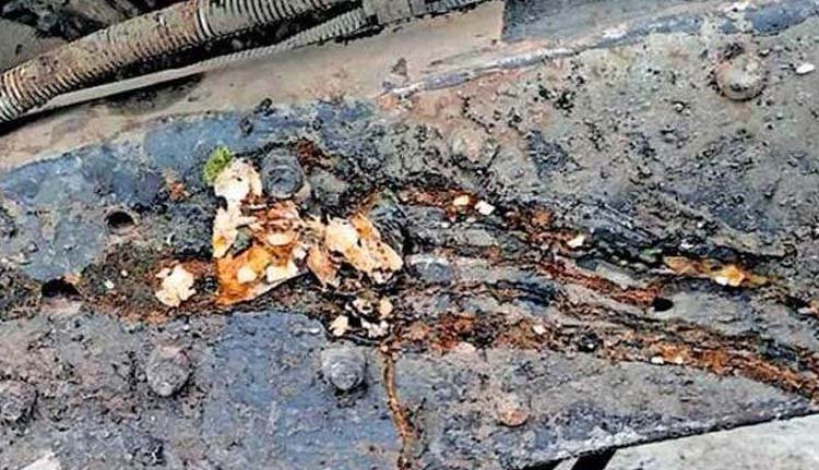 ബിഡദിയില് കേരള ആര്ടിസി ബസ് അപകടത്തില്പ്പെട്ട് രണ്ടുജീവനക്കാരുടെ മരണത്തിനിടയാക്കിയ സംഭവം; ബസിനടിയില് മുട്ടയുടെ അവശിഷ്ടം കണ്ടെത്തി, അന്വേഷണം ആവശ്യപ്പെട്ട് അധികൃതര് ബിഡദിയില് കേരള ആര്ടിസി ബസ് അപകടത്തില്പ്പെട്ട് രണ്ടുജീവനക്കാരുടെ മരണത്തിനിടയാക്കിയ സംഭവം; ബസിനടിയില് മുട്ടയുടെ അവശിഷ്ടം കണ്ടെത്തി, അന്വേഷണം ആവശ്യപ്പെട്ട് അധികൃതര്