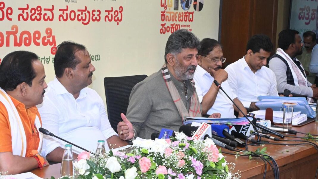 തുളു കര്ണാടകയുടെ രണ്ടാം ഔദ്യോഗിക ഭാഷ; അംഗീകരിച്ച് സര്ക്കാര്, ദക്ഷിണ കന്നഡ ജില്ലയുടെ പേര് മംഗളൂരു എന്നു മാറ്റാനും ശുപാർശ തുളു കര്ണാടകയുടെ രണ്ടാം ഔദ്യോഗിക ഭാഷ; അംഗീകരിച്ച് സര്ക്കാര്, ദക്ഷിണ കന്നഡ ജില്ലയുടെ പേര് മംഗളൂരു എന്നു മാറ്റാനും ശുപാർശ