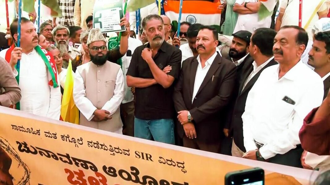 എസ്.ഐ.ആര് കരട് പട്ടിക; ബെംഗളൂരു ഫ്രീഡം പാർക്കിൽ പ്രതിഷേധം എസ്.ഐ.ആര് കരട് പട്ടിക; ബെംഗളൂരു ഫ്രീഡം പാർക്കിൽ പ്രതിഷേധം