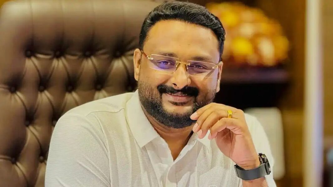 ആന്റോയുടെ വീട്ടില് വൻ മദ്യശേഖരം; പിടിച്ചത് 43 ലിറ്റര് വിദേശ മദ്യം ആന്റോയുടെ വീട്ടില് വൻ മദ്യശേഖരം; പിടിച്ചത് 43 ലിറ്റര് വിദേശ മദ്യം