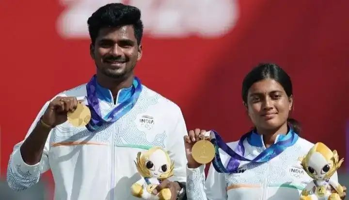 ഏഷ്യൻ ഗെയിംസ് അമ്പെയ്ത്തില് ഇന്ത്യയ്ക്ക് ഇരട്ട സ്വര്ണത്തിന്റെ തിളക്കം ഏഷ്യൻ ഗെയിംസ് അമ്പെയ്ത്തില് ഇന്ത്യയ്ക്ക് ഇരട്ട സ്വര്ണത്തിന്റെ തിളക്കം