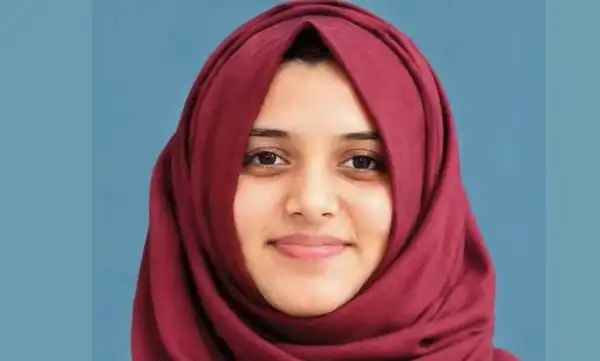 മലയാളി യുവ ഡോക്ടര് ഷാര്ജയിലെ വീട്ടില് കുഴഞ്ഞുവീണ് മരിച്ചു മലയാളി യുവ ഡോക്ടര് ഷാര്ജയിലെ വീട്ടില് കുഴഞ്ഞുവീണ് മരിച്ചു