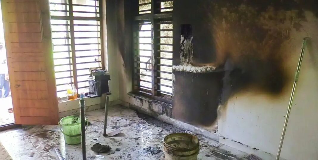 കണ്ണൂരില് വീടിന് തീപിടിച്ച് നാശനഷ്ടം കണ്ണൂരില് വീടിന് തീപിടിച്ച് നാശനഷ്ടം