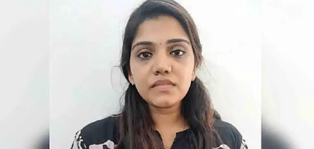 വടകര ലഹരിക്കേസ്; മൂന്നാംപ്രതി കാവ്യയ്ക്ക് ഉപാധികളോടെ ജാമ്യം വടകര ലഹരിക്കേസ്; മൂന്നാംപ്രതി കാവ്യയ്ക്ക് ഉപാധികളോടെ ജാമ്യം