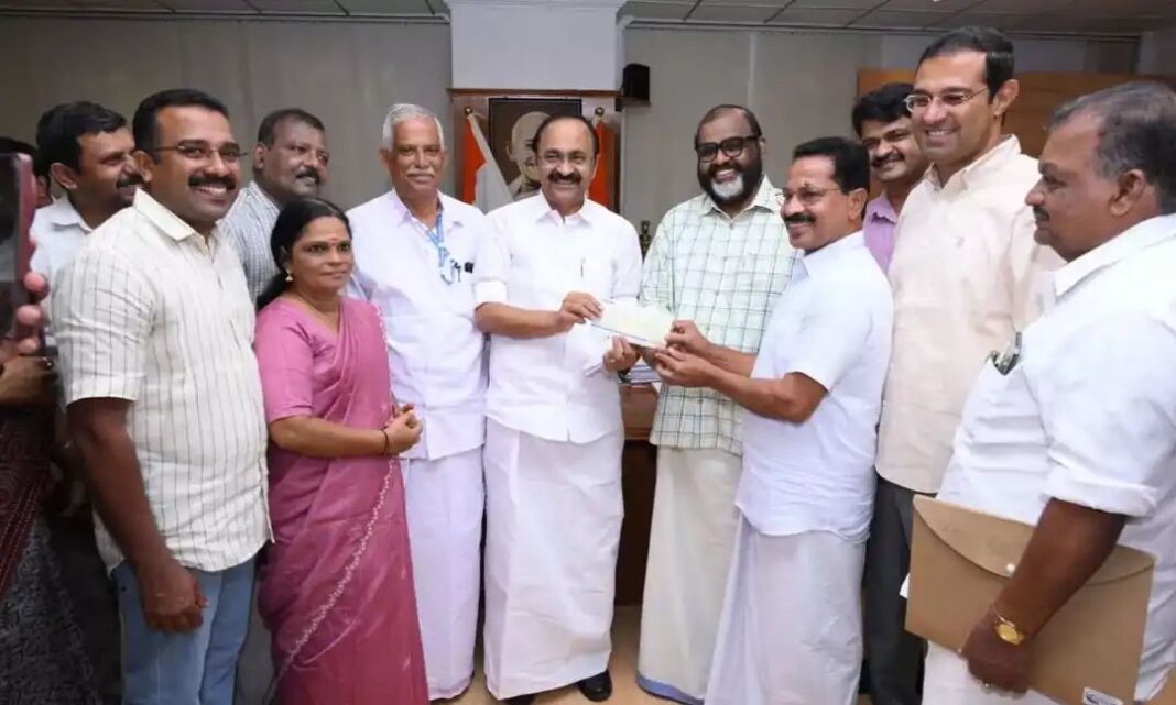 കെഎസ്ആര്ടിസി ചരിത്രത്തില് ആദ്യം; ബസ് വാങ്ങാൻ 40 ലക്ഷം രൂപ സംഭാവന നല്കി അങ്കമാലിക്കാരൻ ജോസ് കെഎസ്ആര്ടിസി ചരിത്രത്തില് ആദ്യം; ബസ് വാങ്ങാൻ 40 ലക്ഷം രൂപ സംഭാവന നല്കി അങ്കമാലിക്കാരൻ ജോസ്