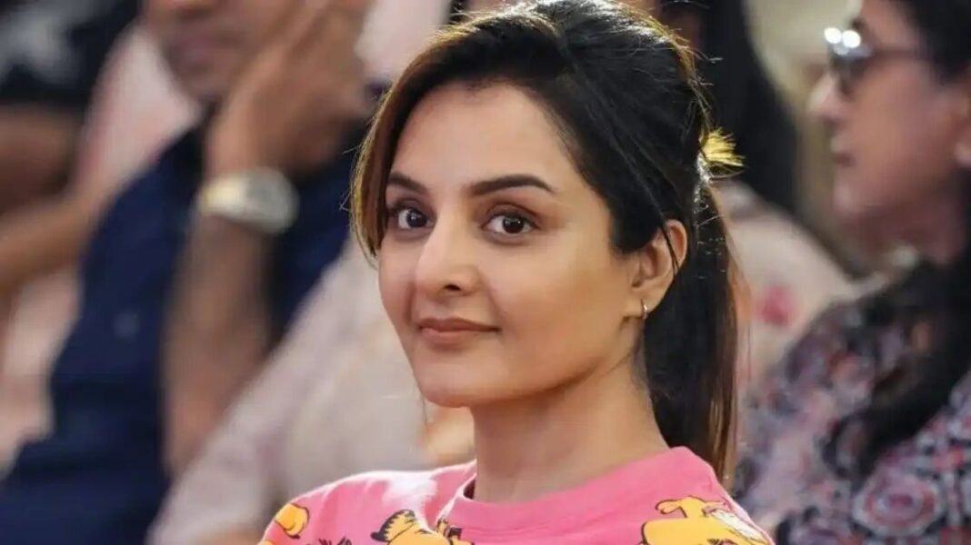 സംവിധായകൻ സനല്കുമാര് ശശിധരനെതിരെ മാനനഷ്ടക്കേസുമായി മഞ്ജു വാര്യര് സംവിധായകൻ സനല്കുമാര് ശശിധരനെതിരെ മാനനഷ്ടക്കേസുമായി മഞ്ജു വാര്യര്