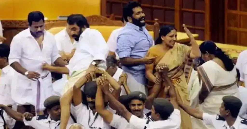 നിയമസഭാ കയ്യാങ്കളി കേസ്: പതിനൊന്ന് വര്ഷത്തിന് ശേഷം വിചാരണയ്ക്ക് തുടക്കം നിയമസഭാ കയ്യാങ്കളി കേസ്: പതിനൊന്ന് വര്ഷത്തിന് ശേഷം വിചാരണയ്ക്ക് തുടക്കം